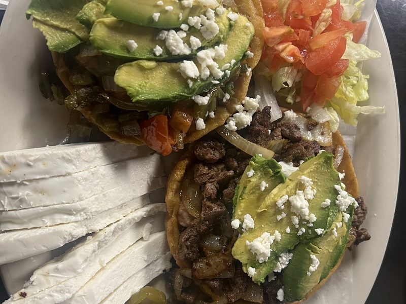 Taqueria y Restaurant los Jalisciences food